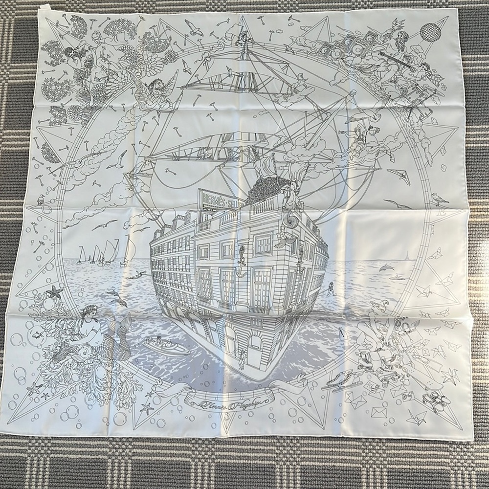 Hermes 90 scarf flagship blanc noir silk